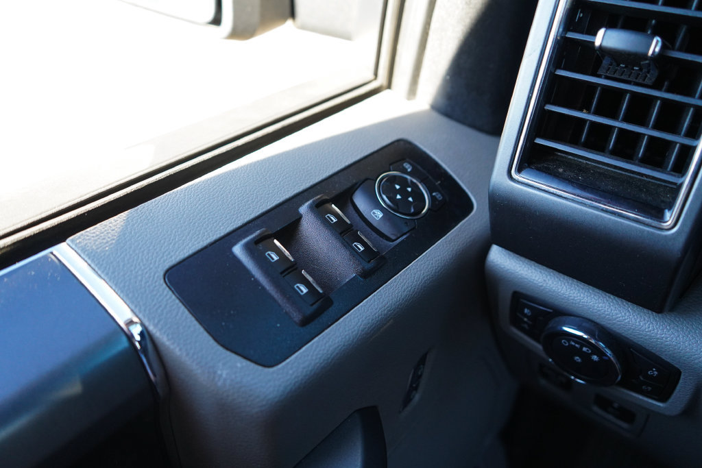 Used 2018 Ford F150 XLT w/ Equipment Group 302A Luxury AWD/4WD image 30