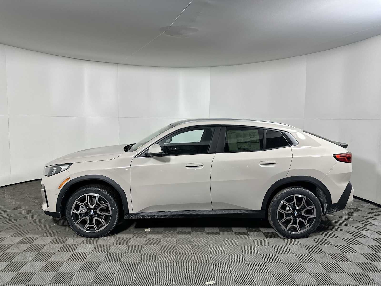New 2026 BMW X2 xDrive28i w/ Convenience Package AWD/4WD image 4