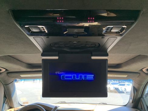 Used 2017 Cadillac Escalade Platinum image 29