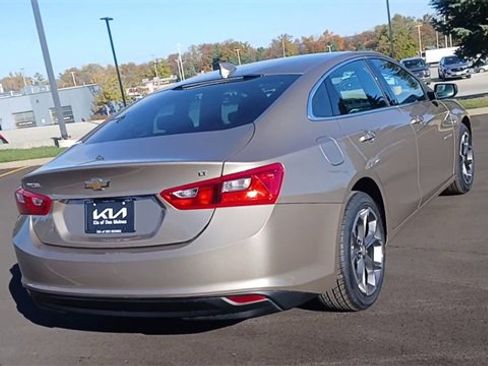 Used 2023 Chevrolet Malibu LT image 2