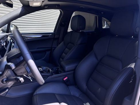 New 2026 Porsche Macan image 5