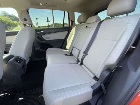 Used 2018 Volkswagen Tiguan SEL AWD/4WD image 12