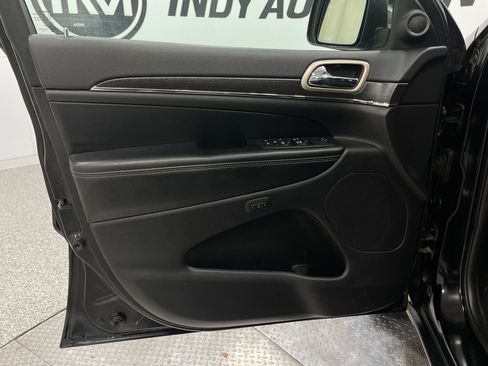 Used 2017 Jeep Grand Cherokee Limited image 15
