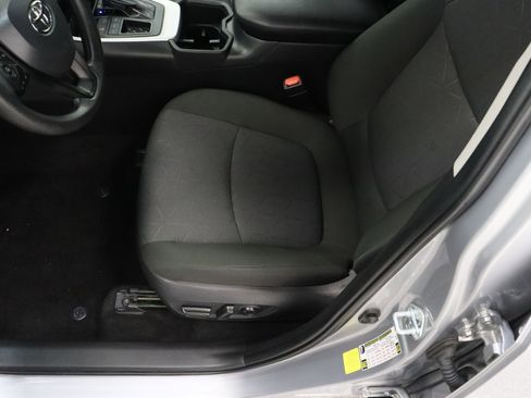 Used 2025 Toyota RAV4 XLE FWD image 15