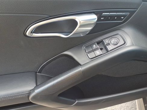 Used 2017 Porsche 718 Boxster S image 16