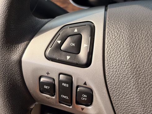 Used 2019 Ford Taurus Limited FWD image 33