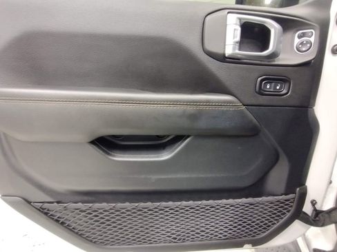 Used 2020 Jeep Wrangler Unlimited Sahara image 25