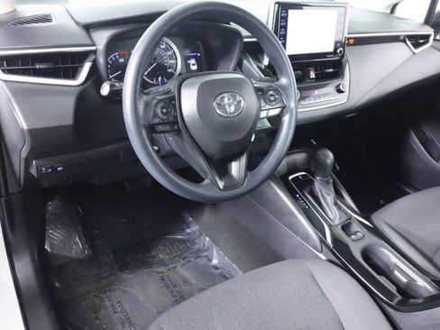 Used 2021 Toyota Corolla LE image 9