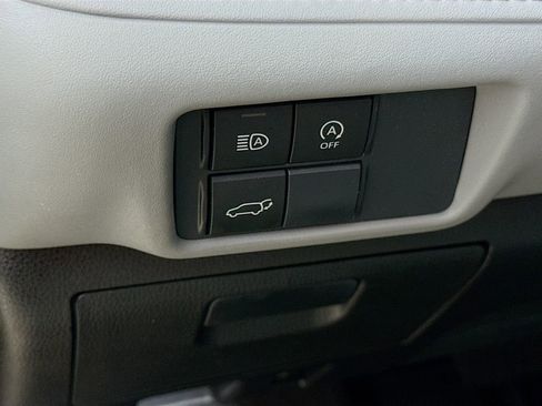 Certified 2023 Toyota Highlander XLE image 10