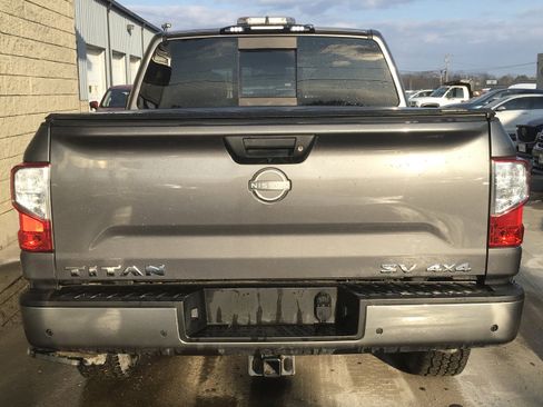 Used 2024 Nissan Titan SV w/ SV Convenience Package image 5