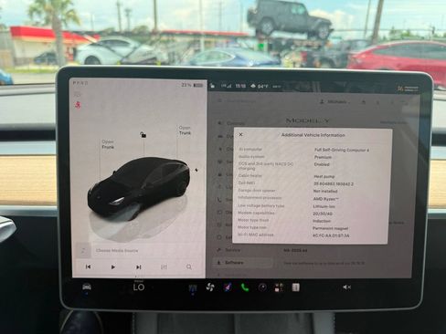 Used 2024 Tesla Model Y Long Range AWD/4WD image 16