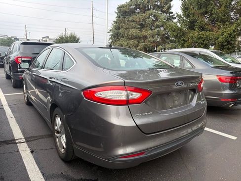 Used 2013 Ford Fusion SE FWD image 2