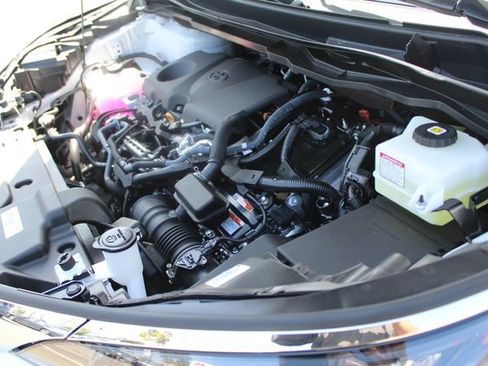 Certified 2026 Toyota Sienna XLE FWD image 14