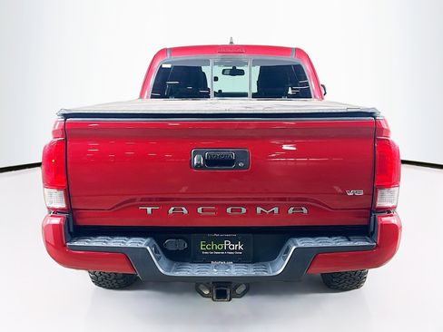 Used 2016 Toyota Tacoma TRD Sport w/ Towing Package image 7