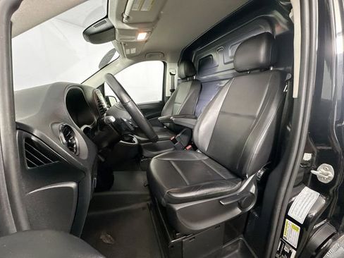 Used 2022 Mercedes-Benz Metris image 4
