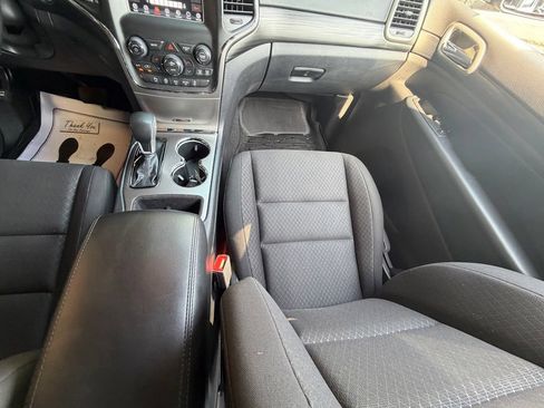 Used 2021 Jeep Grand Cherokee Laredo AWD/4WD image 12