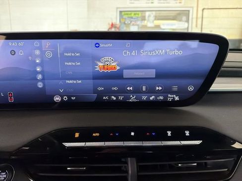 Certified 2025 Buick Enclave Preferred FWD image 16