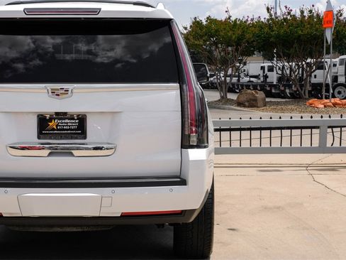 Used 2020 Cadillac Escalade Premium Luxury image 53