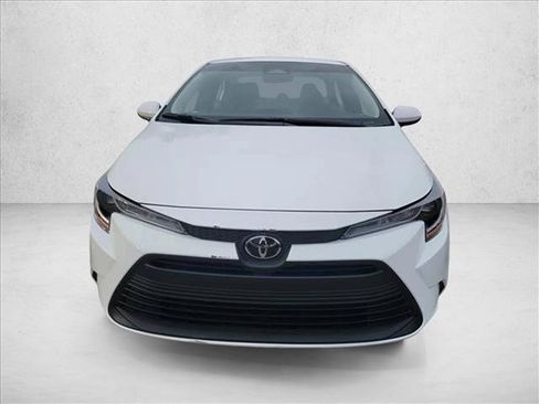 Used 2025 Toyota Corolla LE FWD image 2
