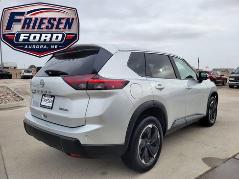 Used 2024 Nissan Rogue SV AWD/4WD image 8