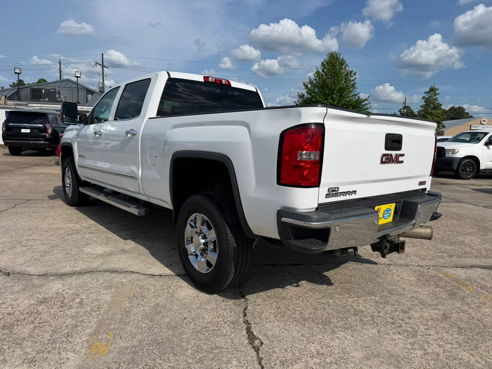 Used 2015 GMC Sierra 2500 SLT w/ Duramax Plus Package AWD/4WD image 3