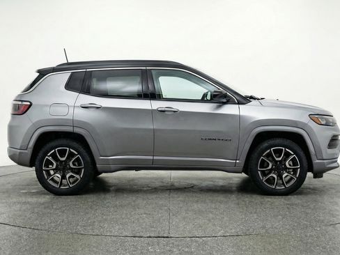 Used 2025 Jeep Compass Trailhawk AWD/4WD image 11