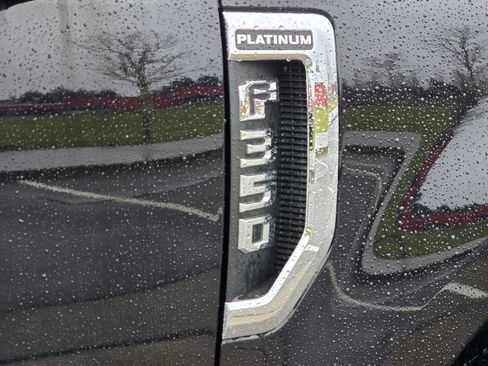 Used 2019 Ford F350 Platinum w/ Platinum Ultimate Package AWD/4WD image 19