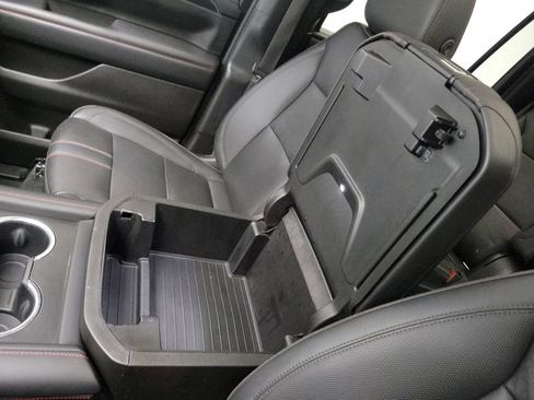 Used 2022 Chevrolet Suburban RST image 30