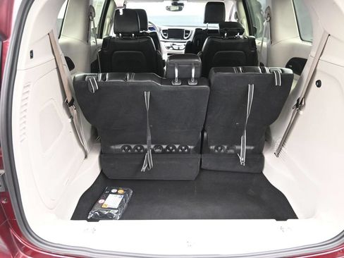 Used 2023 Chrysler Pacifica Touring-L w/ Uconnect Theater Family Group AWD/4WD image 12