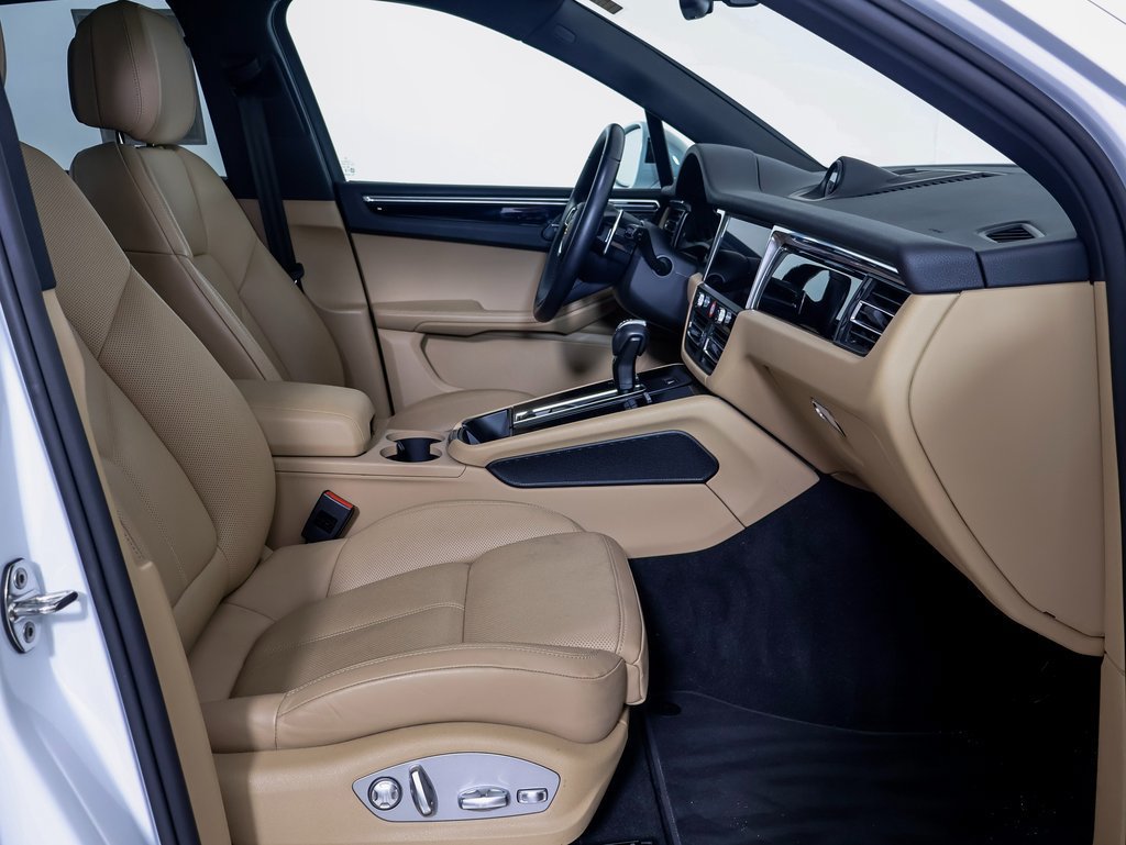 Used 2025 Porsche Macan AWD/4WD image 8