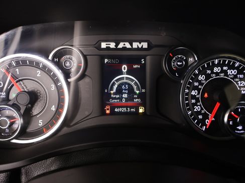 Used 2024 RAM 2500 Big Horn w/ Off Road Package AWD/4WD image 4