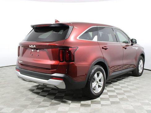Used 2025 Kia Sorento LX image 34