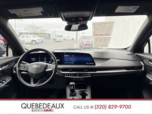 Used 2025 Cadillac XT4 Premium Luxury image 30