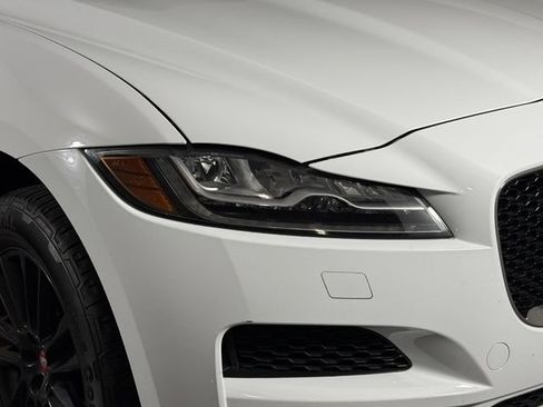 Used 2019 Jaguar F-PACE Prestige AWD/4WD image 13