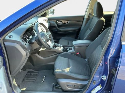 Used 2018 Nissan Rogue SV image 10