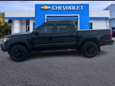 Used 2020 Toyota Tacoma SR5 image 8
