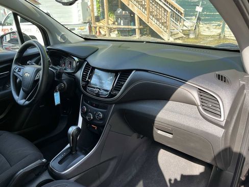 Certified 2017 Chevrolet Trax LT w/ Sun & Sound Package image 27