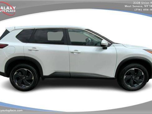 Used 2025 Nissan Rogue SV AWD/4WD image 4