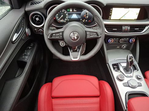 New 2025 Alfa Romeo Stelvio Sprint image 7