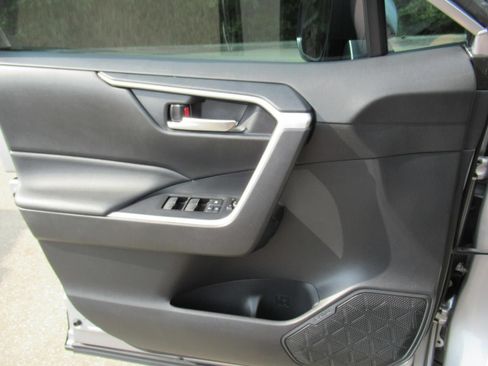 Used 2022 Toyota RAV4 XLE Premium AWD/4WD image 21