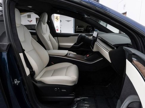 Used 2022 Tesla Model X image 40