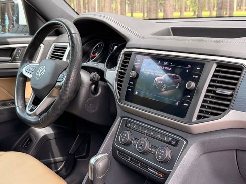Used 2021 Volkswagen Atlas Cross Sport SE w/ Panoramic Sunroof Package FWD image 21
