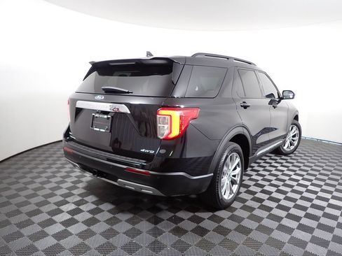 Used 2024 Ford Explorer XLT w/ Equipment Group 202A AWD/4WD image 18