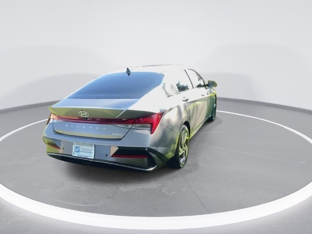 Used 2024 Hyundai Elantra Limited FWD image 8