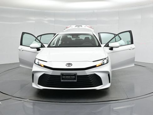 Used 2025 Toyota Camry LE FWD image 26