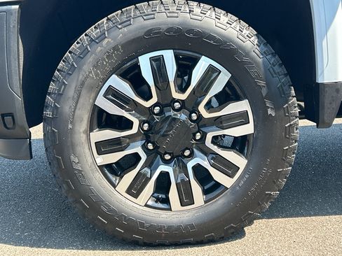 New 2026 GMC Sierra 2500 Denali Ultimate w/ LPO, Black Badging Package AWD/4WD image 10