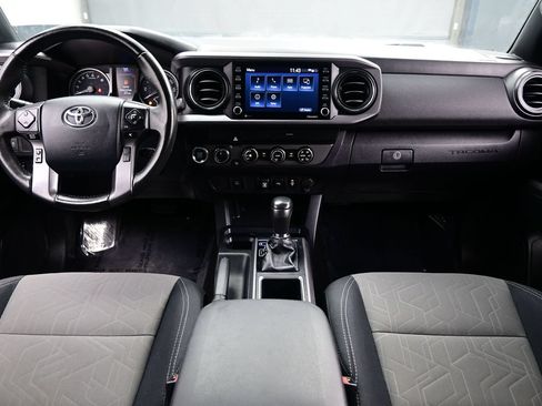 Used 2020 Toyota Tacoma TRD Off-Road AWD/4WD image 17