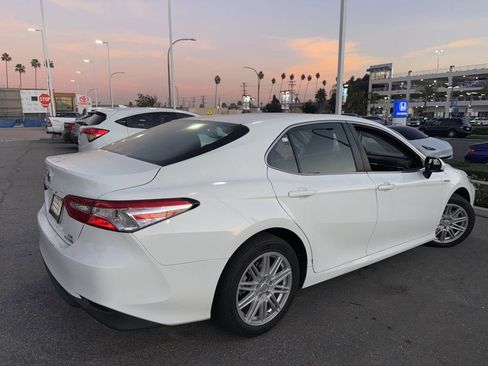 Used 2018 Toyota Camry LE image 10