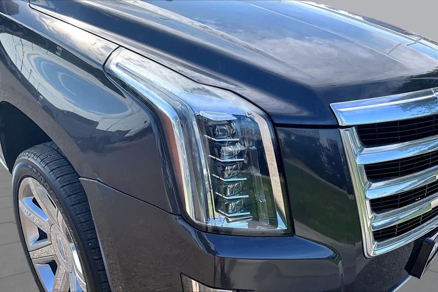 Used 2017 Cadillac Escalade ESV Premium Luxury AWD/4WD image 33