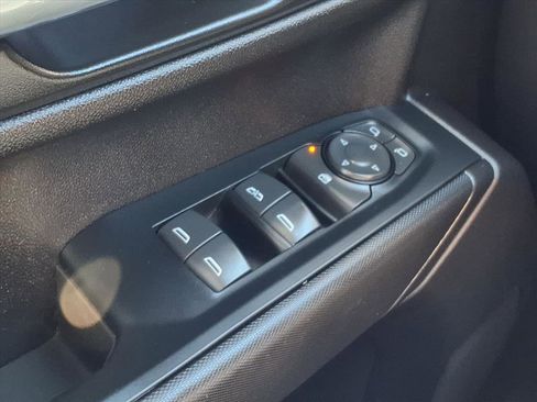 Used 2023 Chevrolet Silverado 1500 Custom image 10